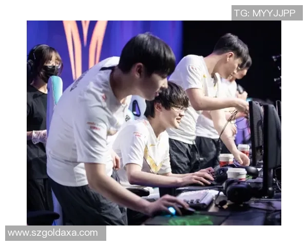 V5战队重塑辉煌之路：从挑战者到冠军杯的蜕变与成长